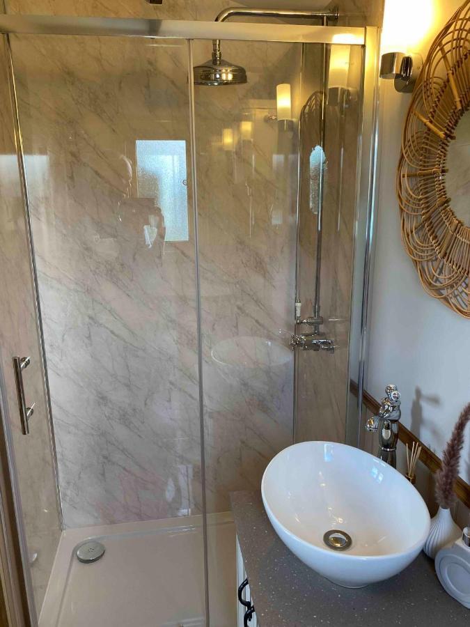 Boyce Fen Farm Retreat Glamping & Fishery Villa Уисбийч Екстериор снимка